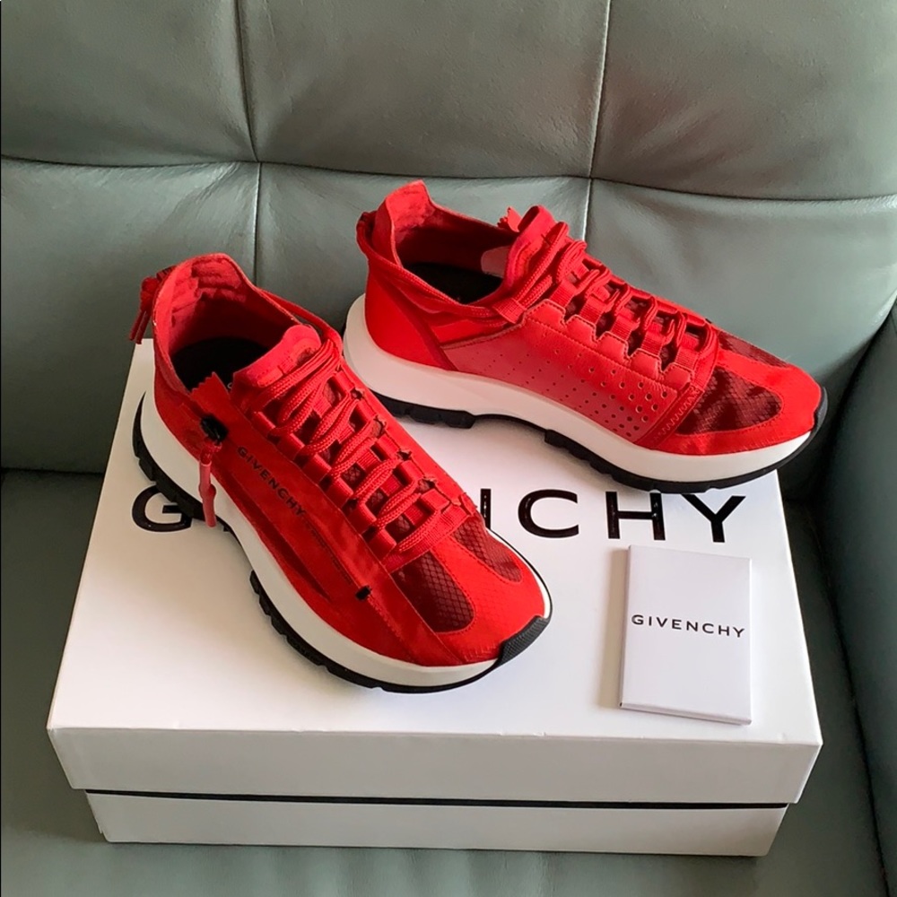 GIVENCHY  Spectre Logo Zip Runner Sneaker